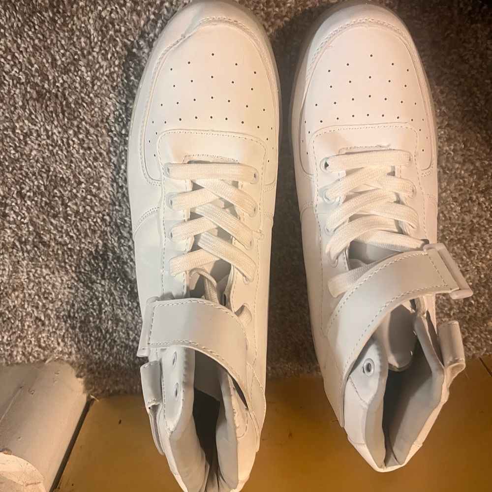 Tesla shoes - Picture 6 of 9